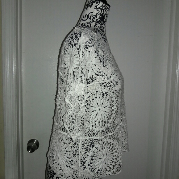 Sheer Guipure lace Top without Bra - Picture 2 of 7